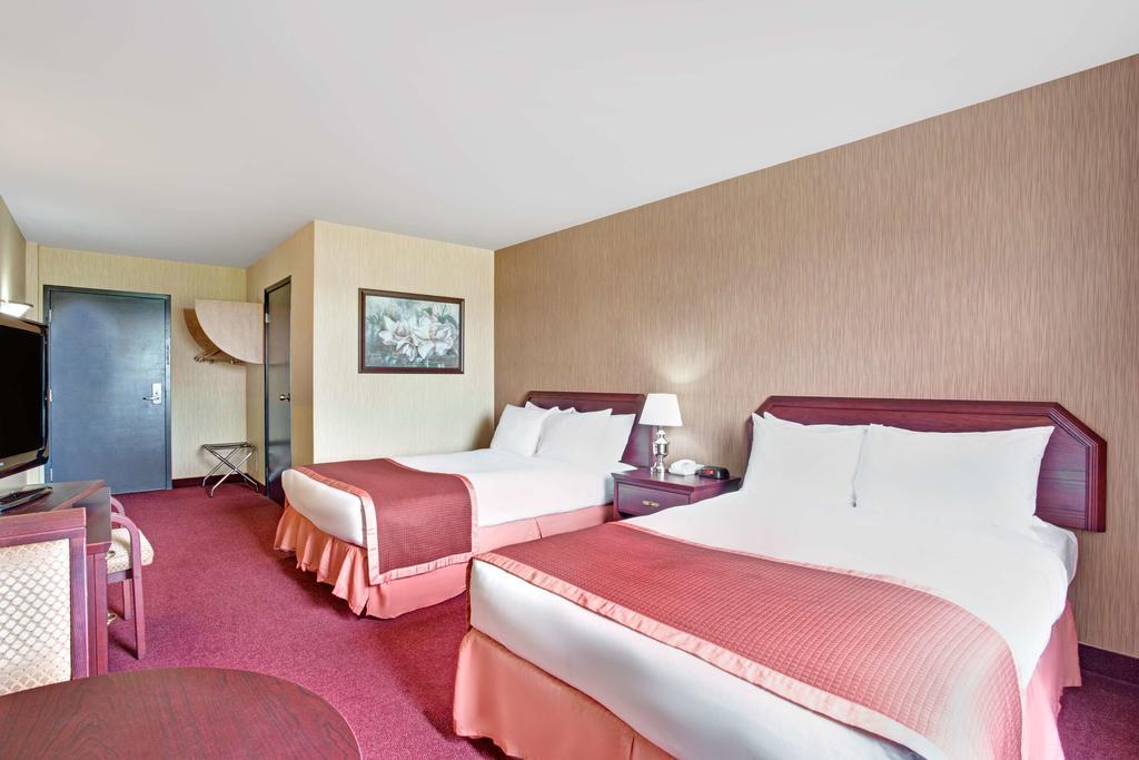 Hotel Super 8 Montreal Vaudreuil-Dorion Esterno foto